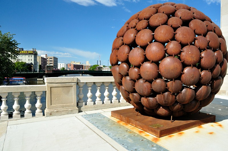 303 Kilbourm Av Bridge Statue.jpg